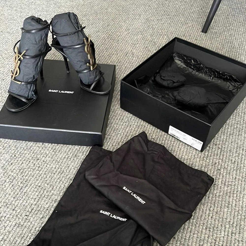 Cassandra YSL heels - Picture 1 of 2